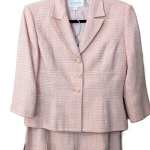 Liz Claiborne Women's Pink Tweed Skirt Suit. Jacket & Skirt Set. Size 10P